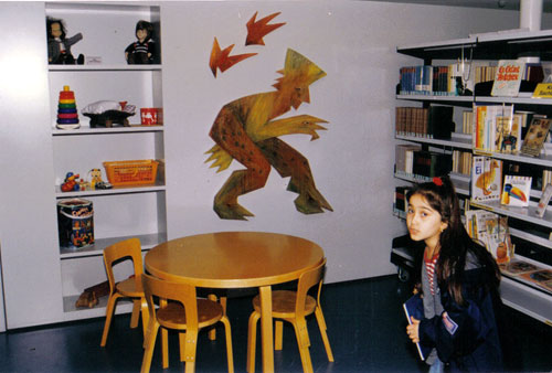 Gemeinschaftbibliothek Pfäffikon ZH 1995 Figur in der Kinderecke